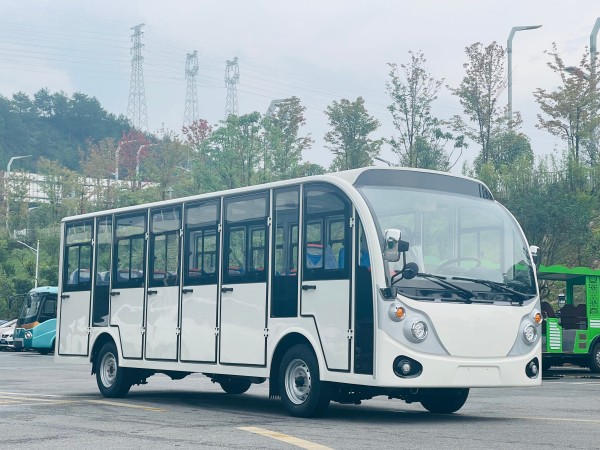 11座忠辉封闭式燃油观光车